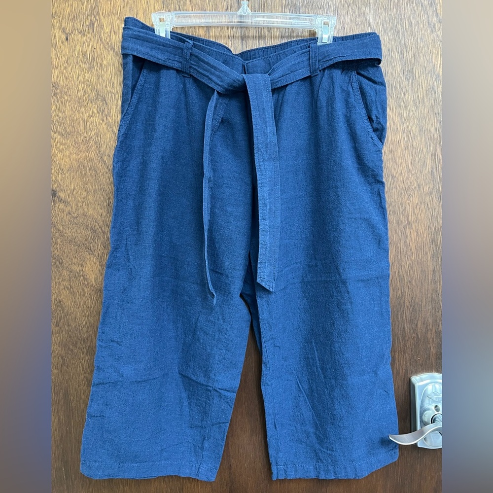 Liz Claiborne Women's Navy Blue Capri's Sz L